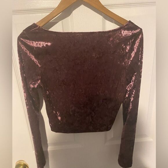 Abound long sleeve velvet crop top in mauve NWOT size m - Picture 3 of 3
